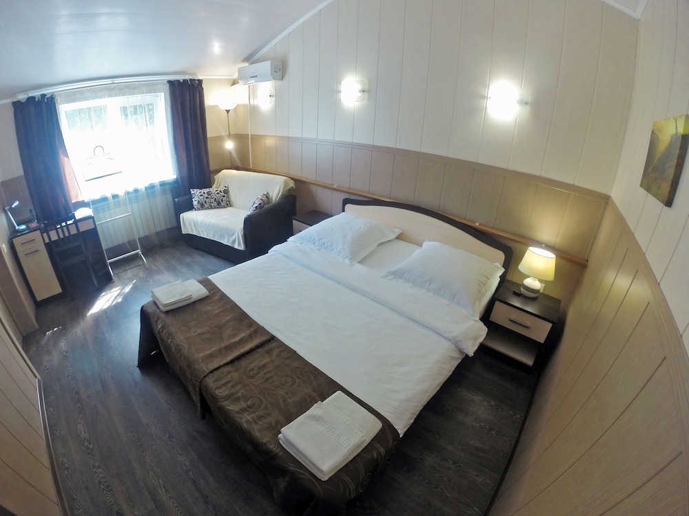 Standard Double Room (With Sofa) photo 3