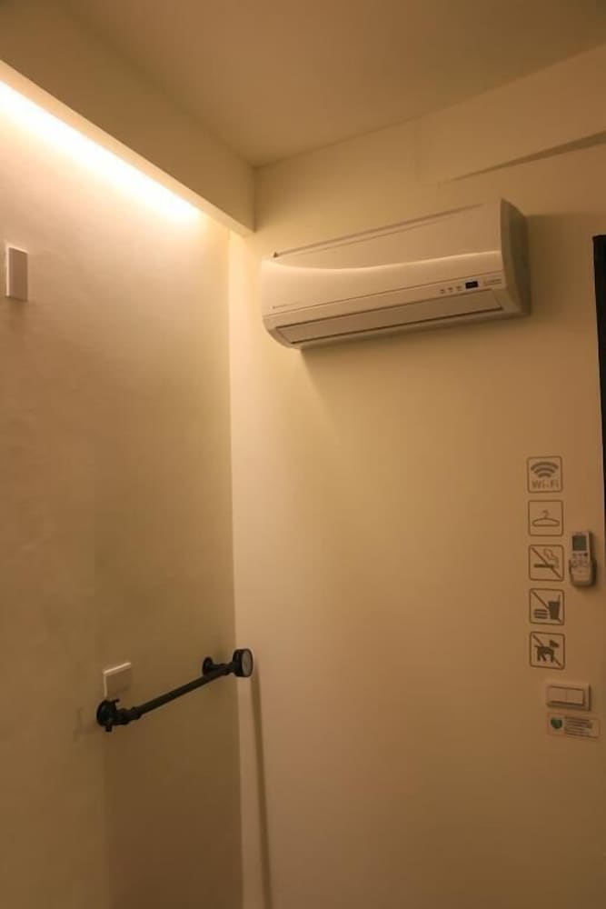 Single Room, Shared Bathroom photo 2
