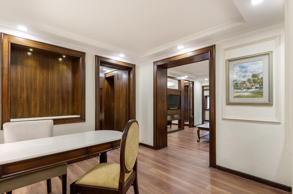 Suite - Photo 17