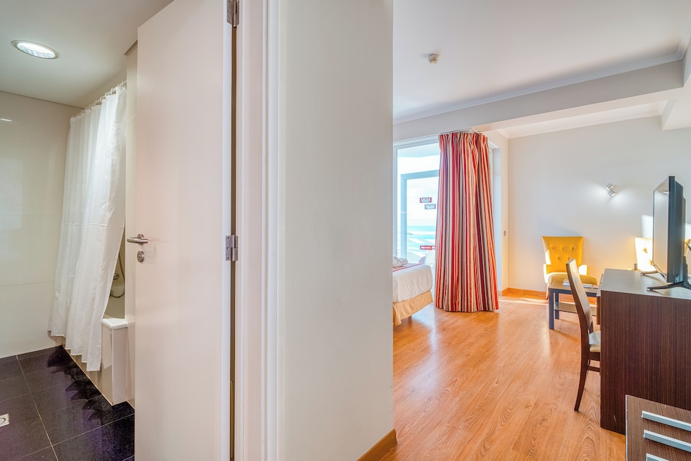 Superior Triple Room, Sea View - Photo 3