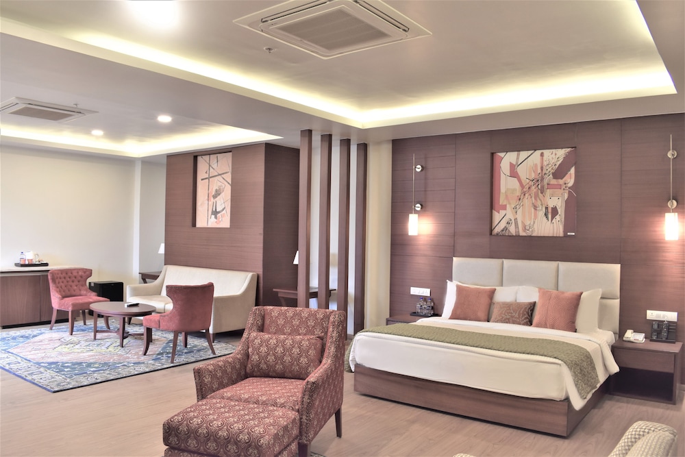 Premier Suite - Photo 5