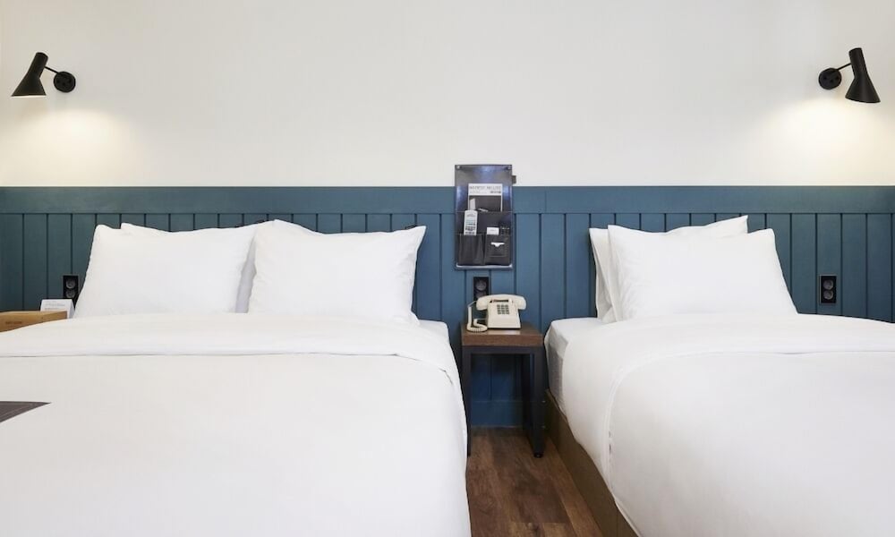 Premium Twin Room - Photo 11