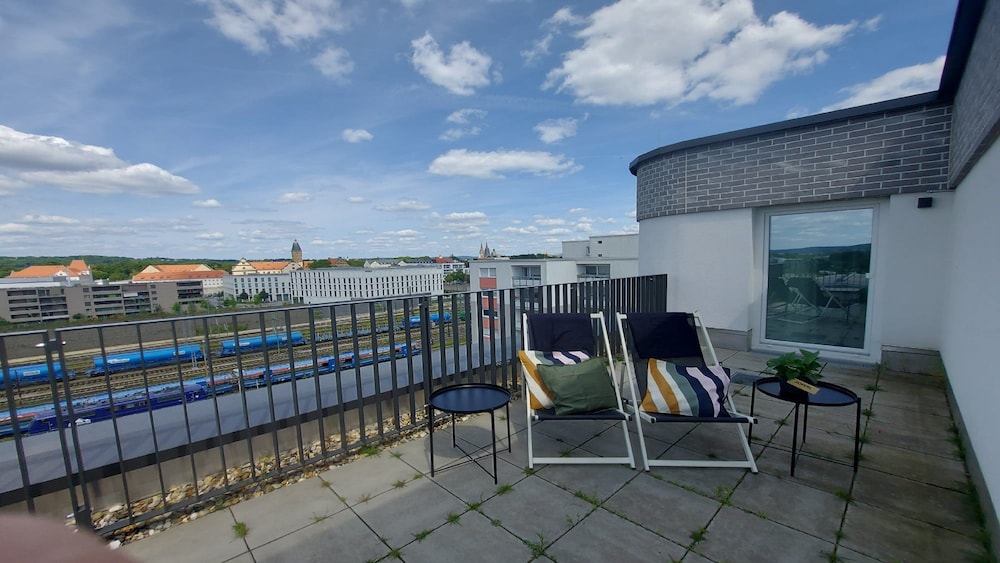 Premium Room, 1 Queen Bed, City View (Roof Terrace, Up to 3 Adults) - Photo 3