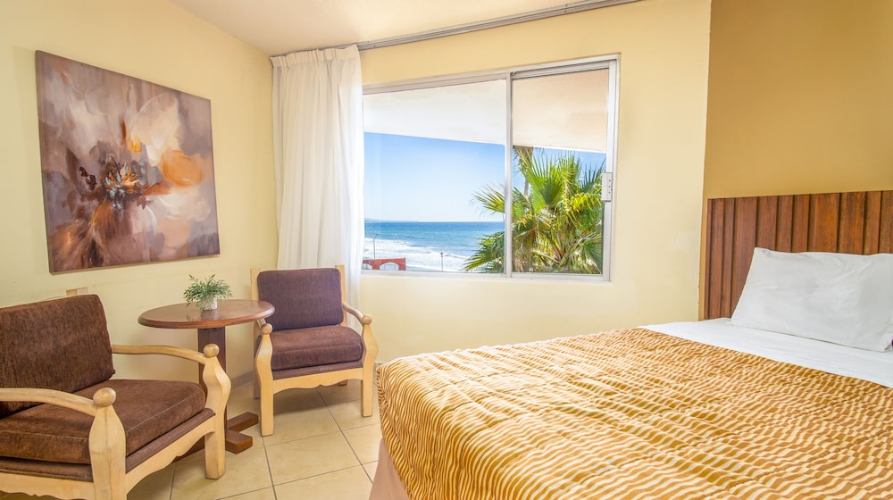 Standard Double with Partial Ocean View photo 2