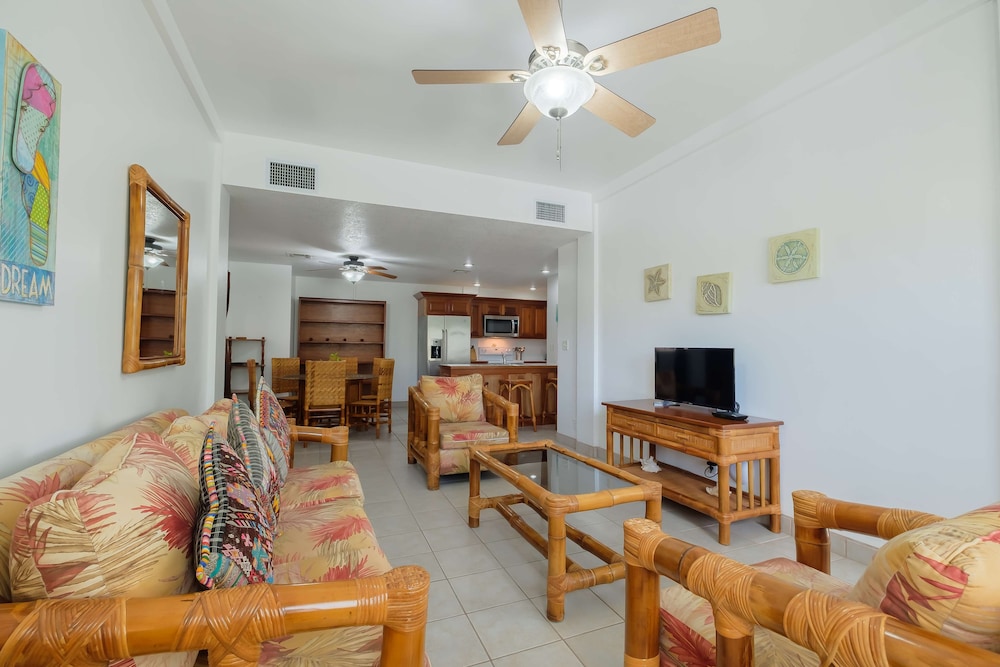 Suite, 2 Queen Beds, Balcony, Garden View