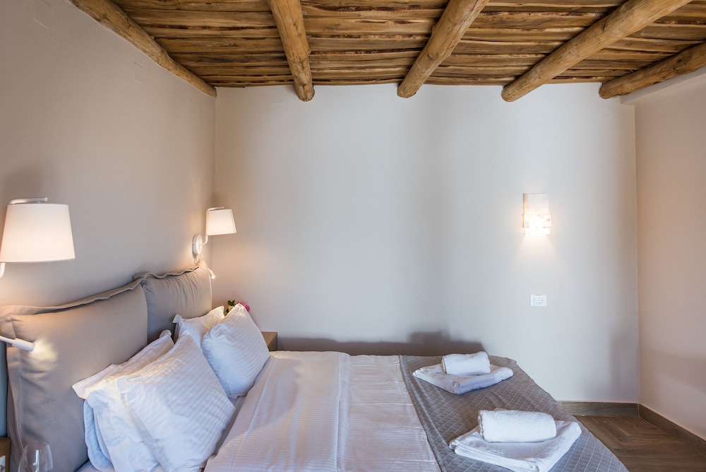 Suite, 2 Bedrooms photo 2