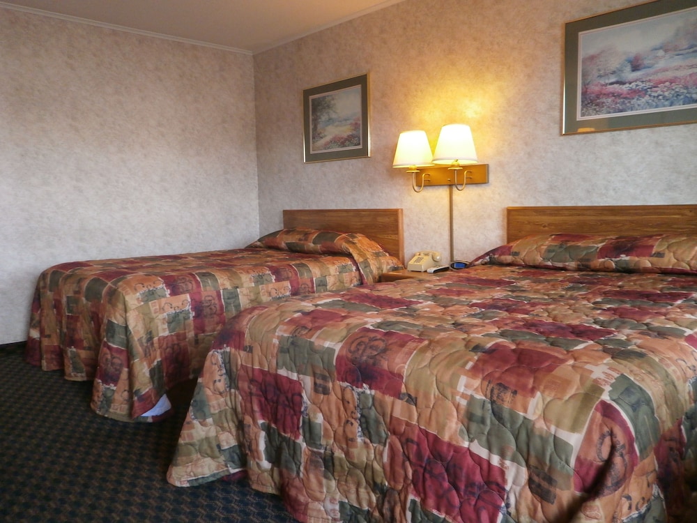 Room, 2 Double Beds, Non Smoking - Photo 5