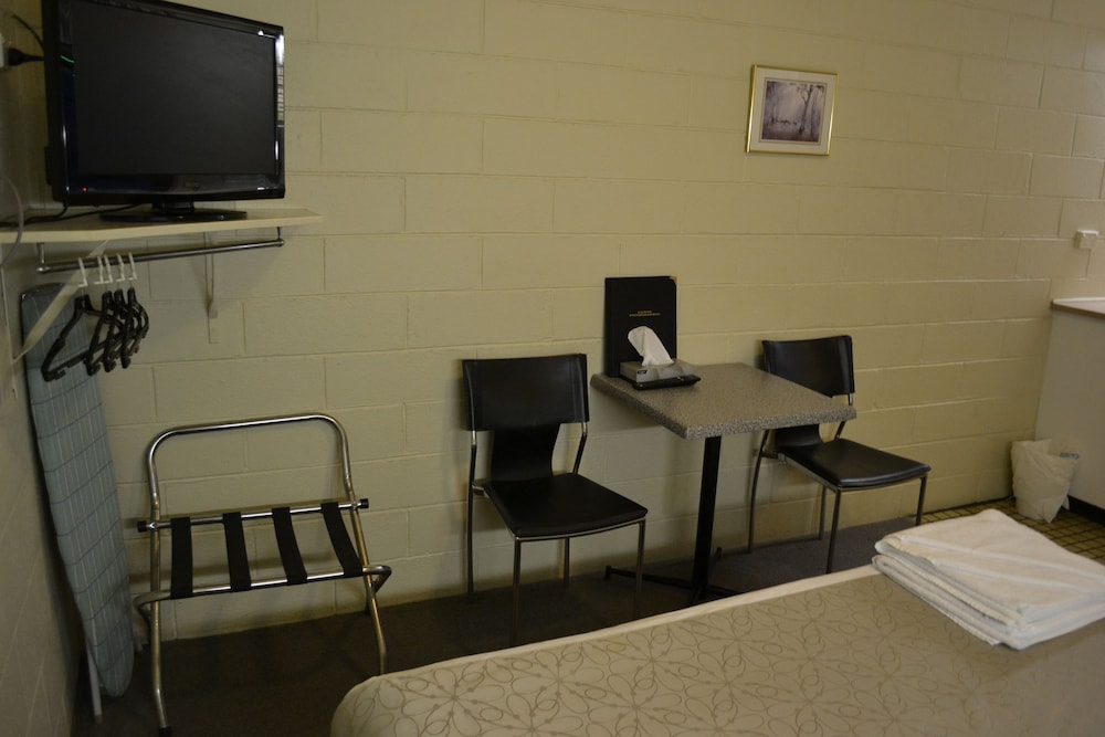 Queen Room - Ground Level