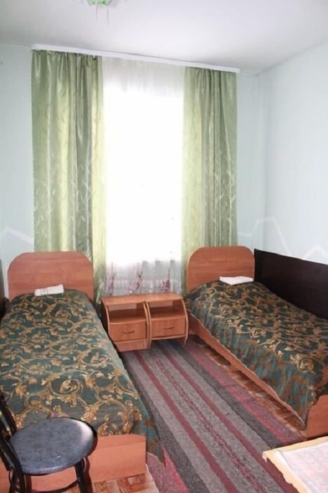 Economy Twin Room photo 2