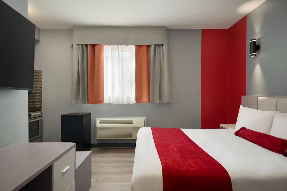 Room, 1 King Bed, Non Smoking, Kitchenette - Photo 1
