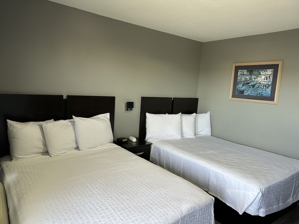 Room, 2 Double Beds, Smoking - Photo 3