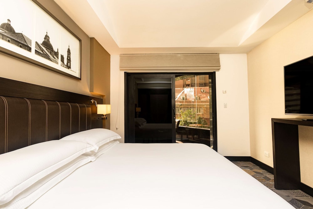 Suite, 1 King Bed, Terrace photo 3