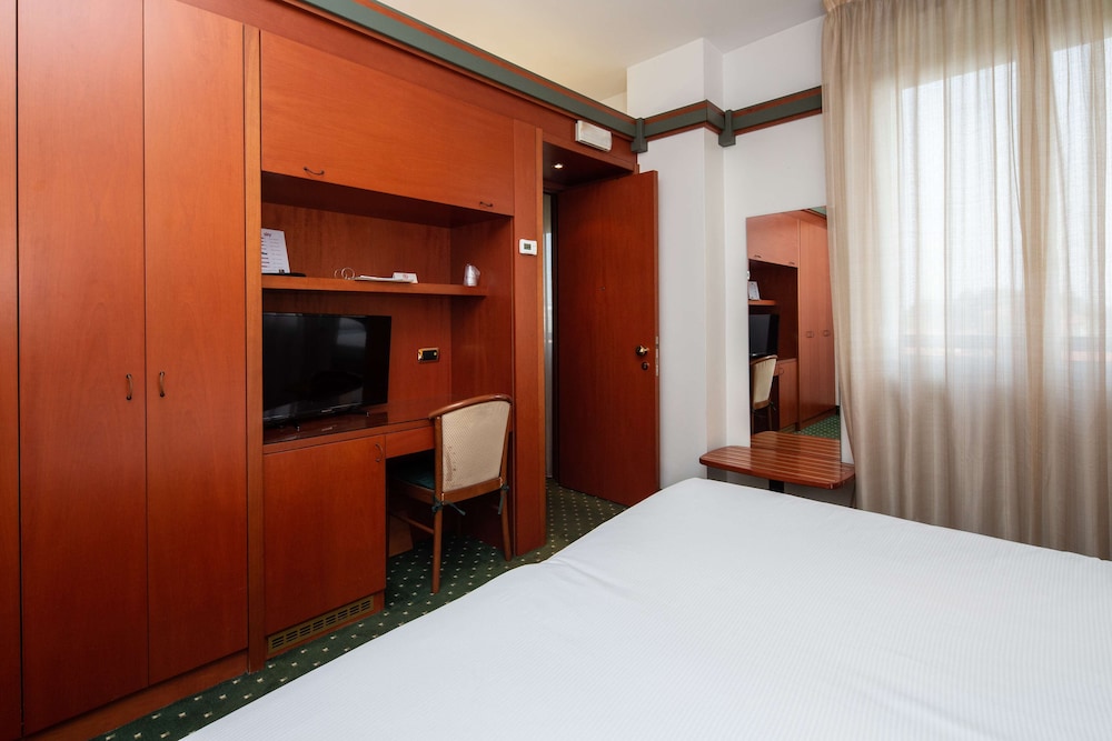Classic Double or Twin Room - Photo 2