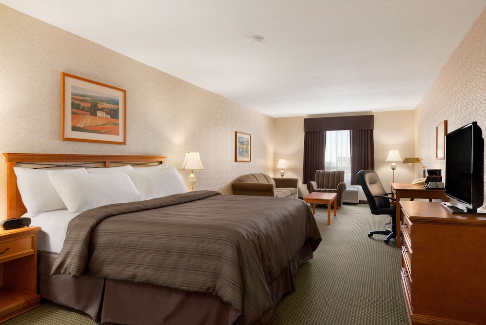 Suite, 1 King Bed, Non Smoking photo 3