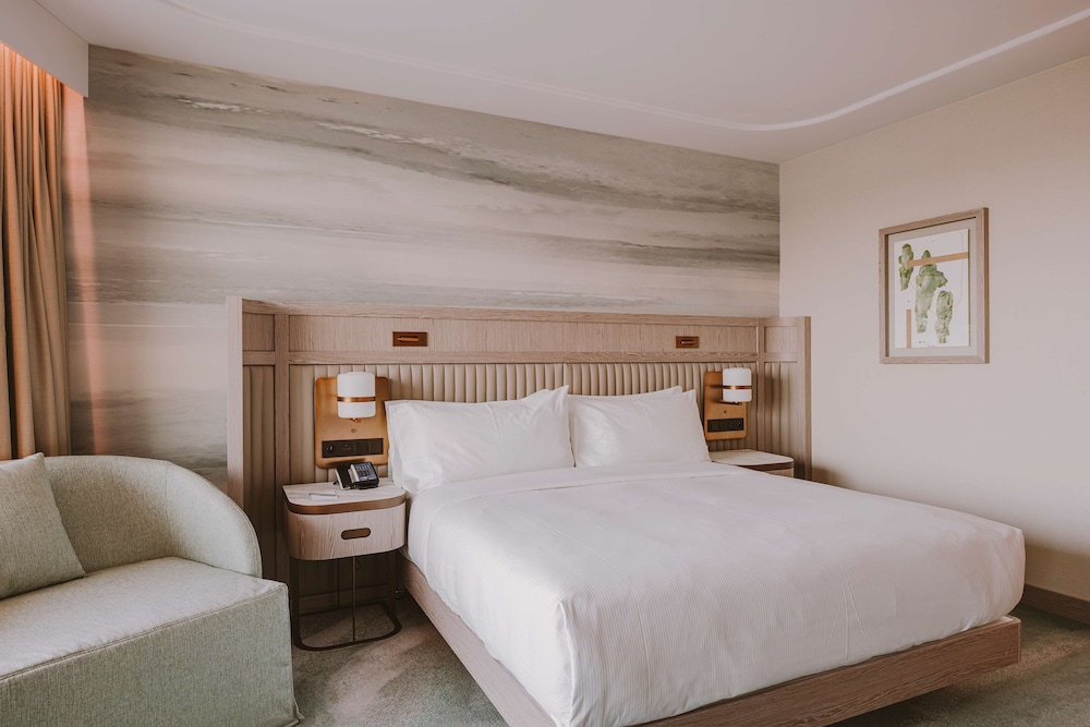 Deluxe Room, 1 King Bed, Balcony - Photo 1