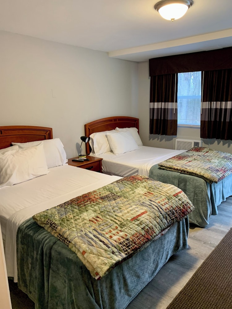 Basic Double Room, 2 Double Beds, Non Smoking, Garden View photo 1