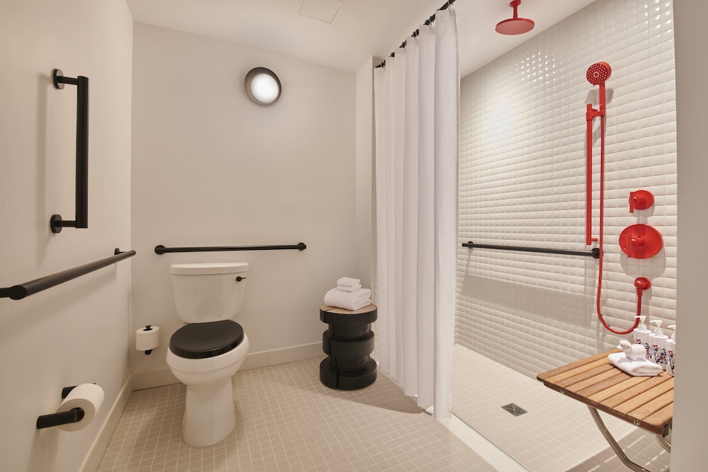 Room, 1 King Bed, Accessible, City View (Sky Chamber King City View ADA) thumbnail 5