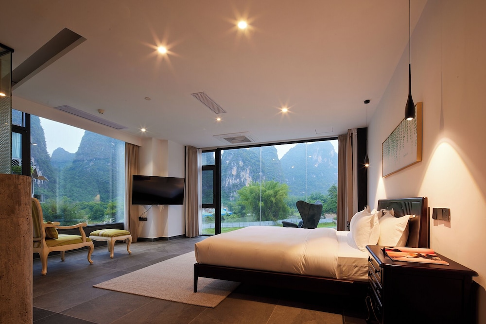 Gallery Double Room, 1 King Bed, River View photo 1