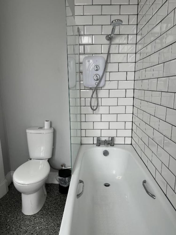 Standard Twin Room - Photo 6