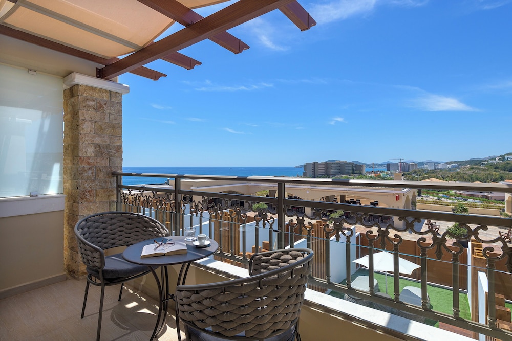 Panoramic Suite, Private Pool, Sea View photo 3