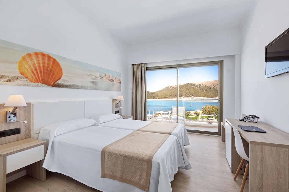 Standard Room, Balcony, Sea View - Photo 1