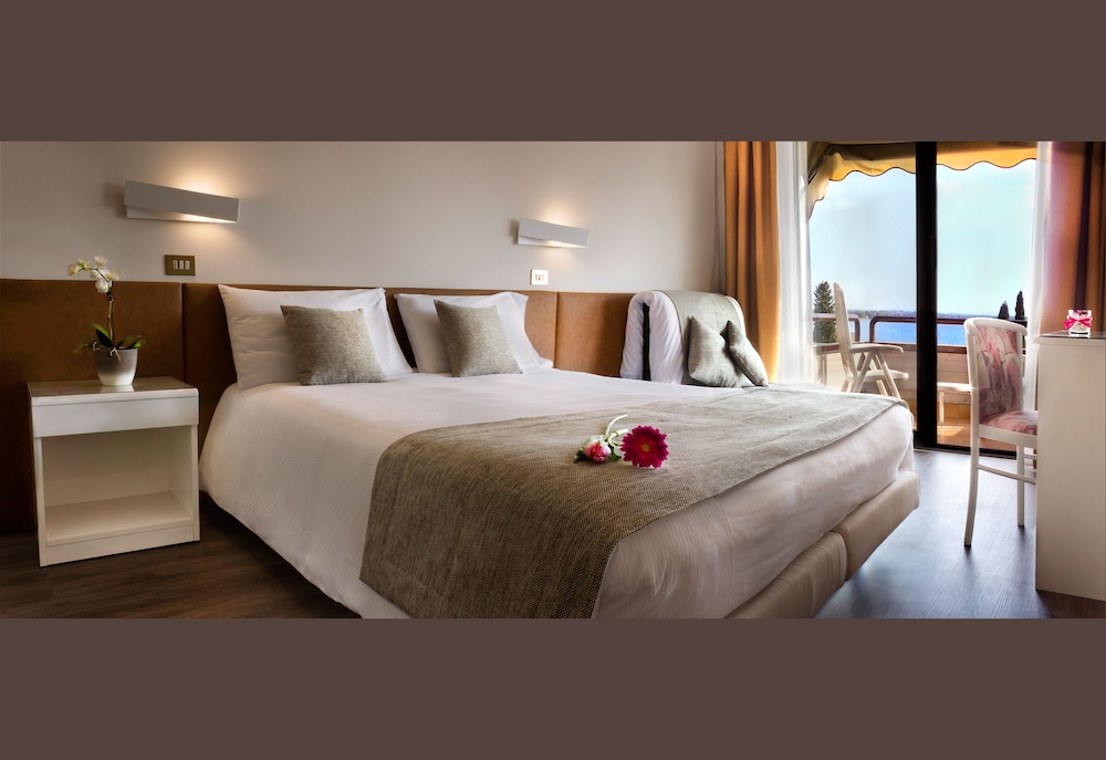 Comfort Double or Twin Room, Balcony, Lake View photo 2