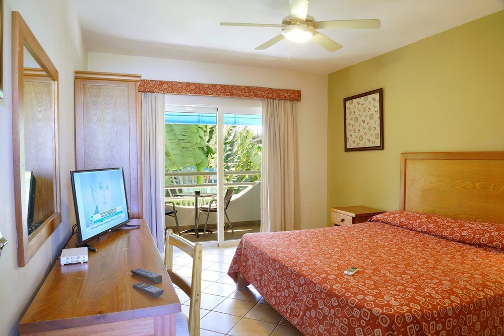 Superior Room, 1 King Bed, Balcony, City View