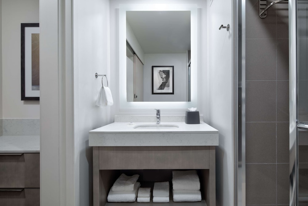 Suite, 1 Bedroom, Kitchen - Photo 3