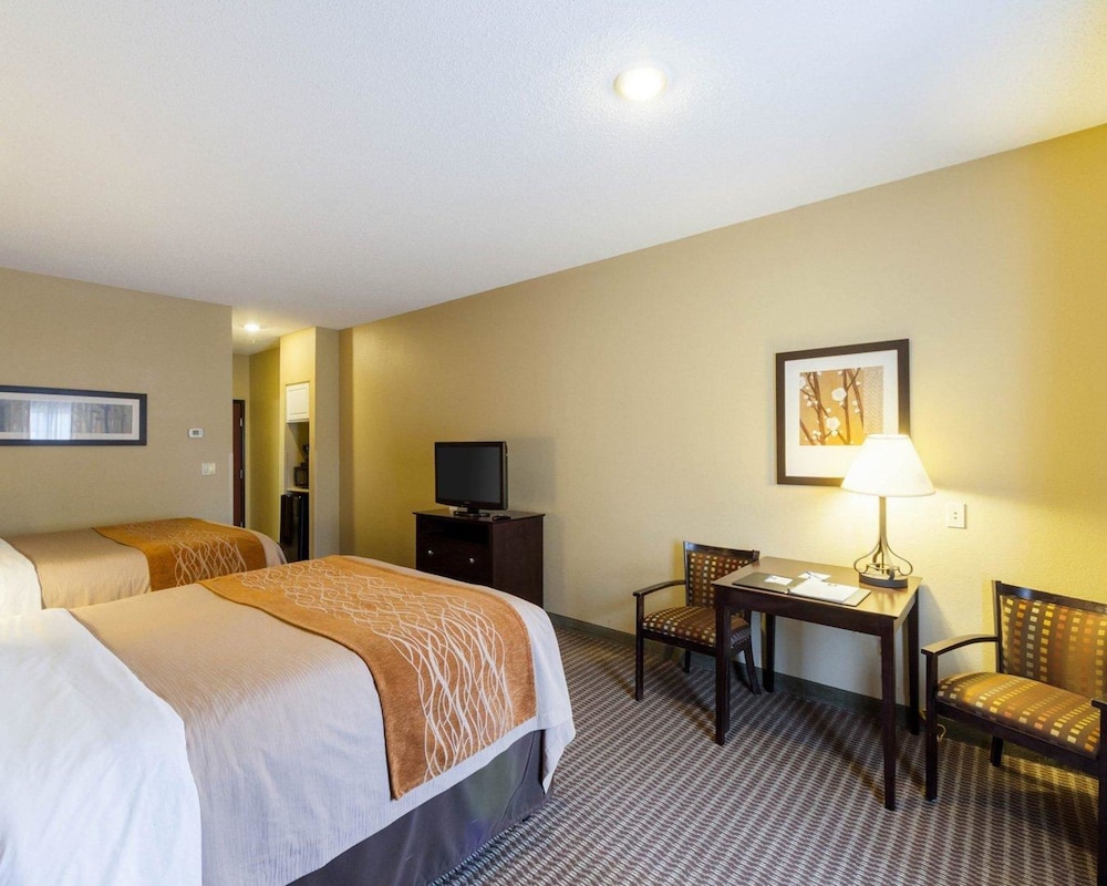 Standard Room, 2 Queen Beds, Non Smoking - Photo 2