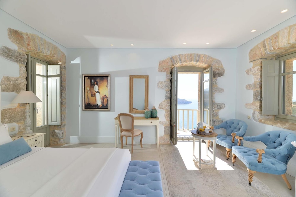 Deluxe Suite, Sea View - Photo 5