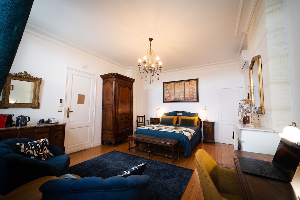 Signature Double Room, Ensuite, Garden View (Chambre Domeyne) photo 1