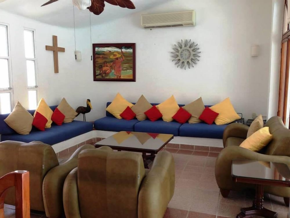 Family Townhome, 4 Bedrooms photo 2