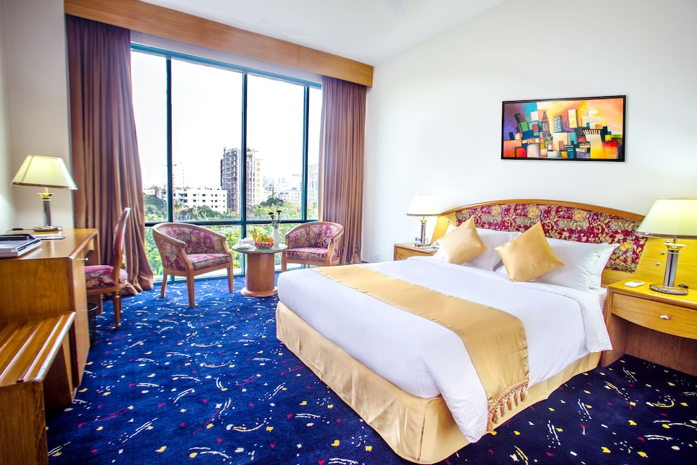 Deluxe Double Room Single Use, 1 King Bed, Non Smoking photo 3