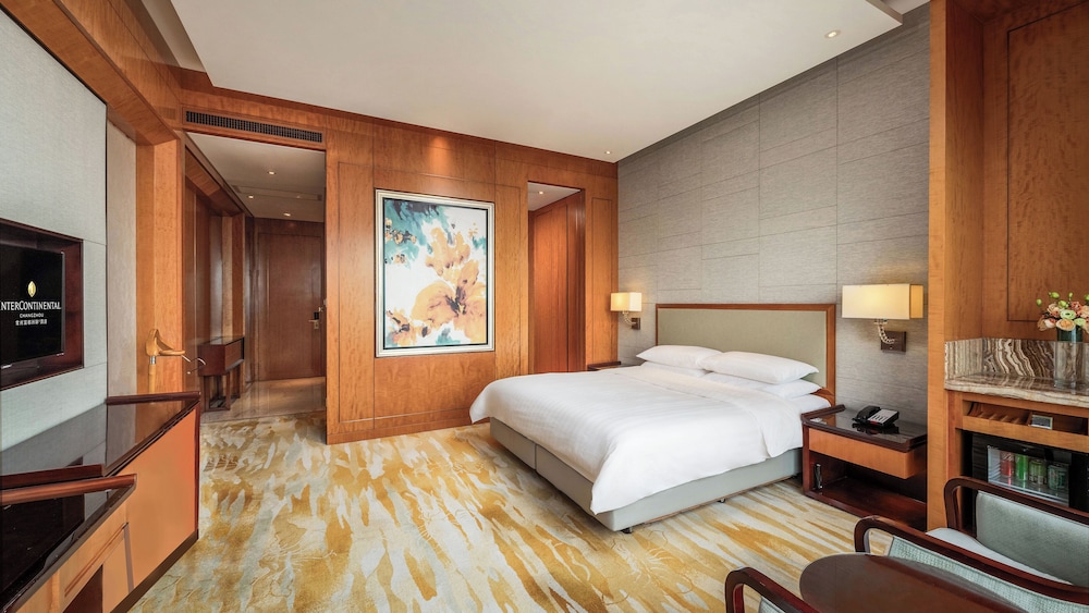 Classic Room, 1 King Bed, Club Lounge Access