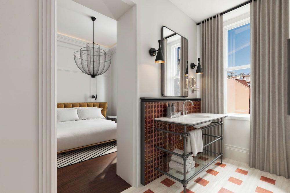 Premium Room, 1 King Bed, City View photo 1