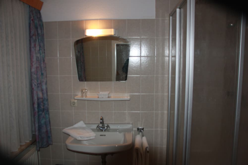 Basic Single Room photo 2