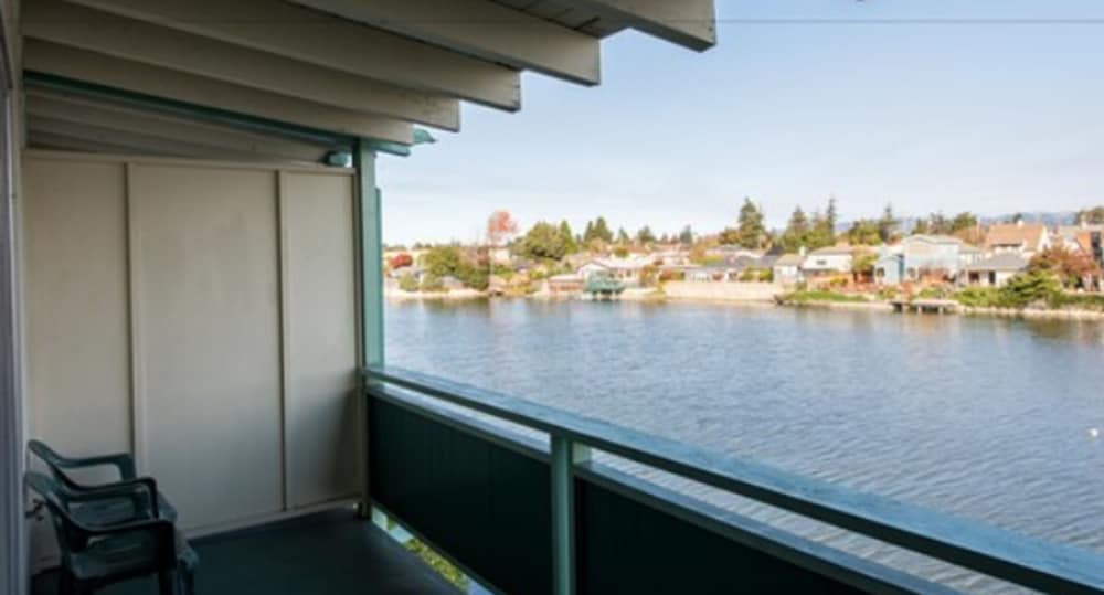 Suite, 1 King Bed with Sofa bed, Lagoon View - Photo 9