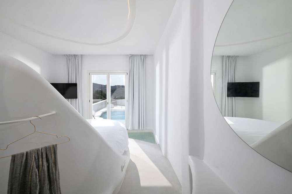 Topaz Riviera Water Suite with Private Pool - Photo 3