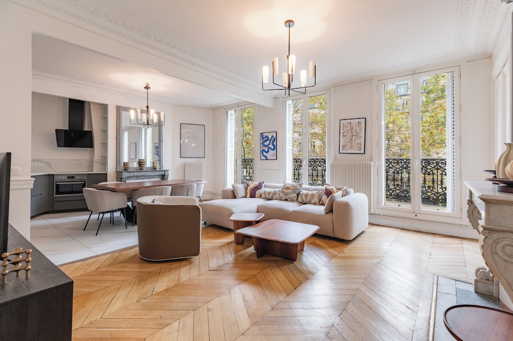 Deluxe Apartment