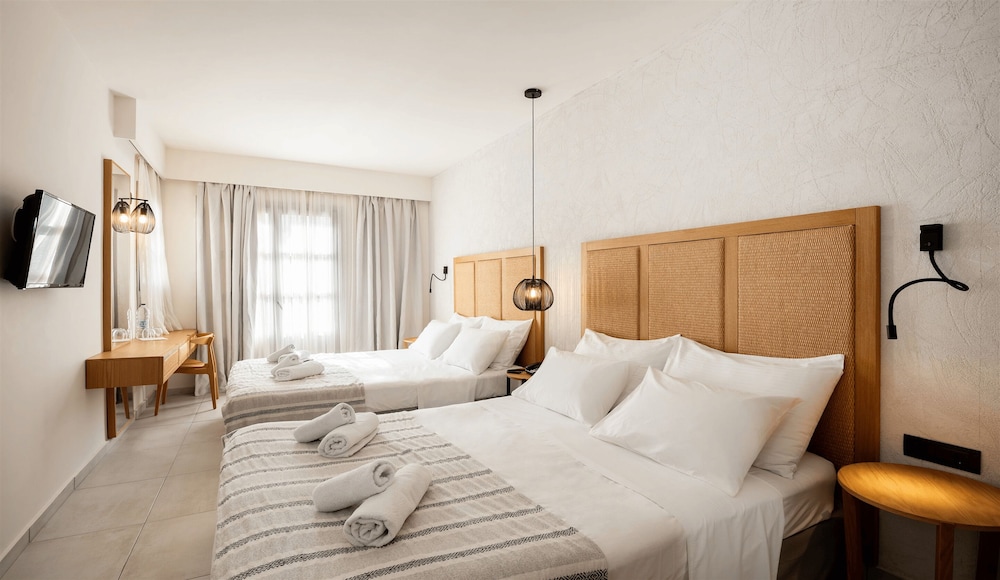 Junior Quadruple Room - Photo 1