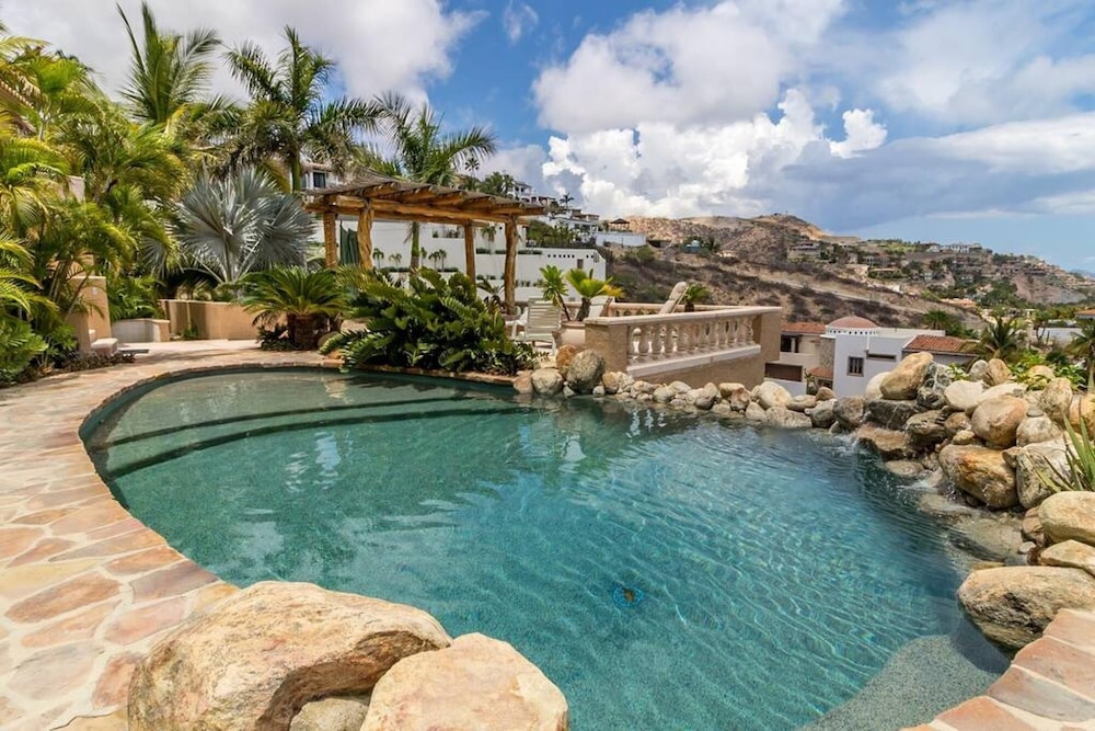 Villa photo 2