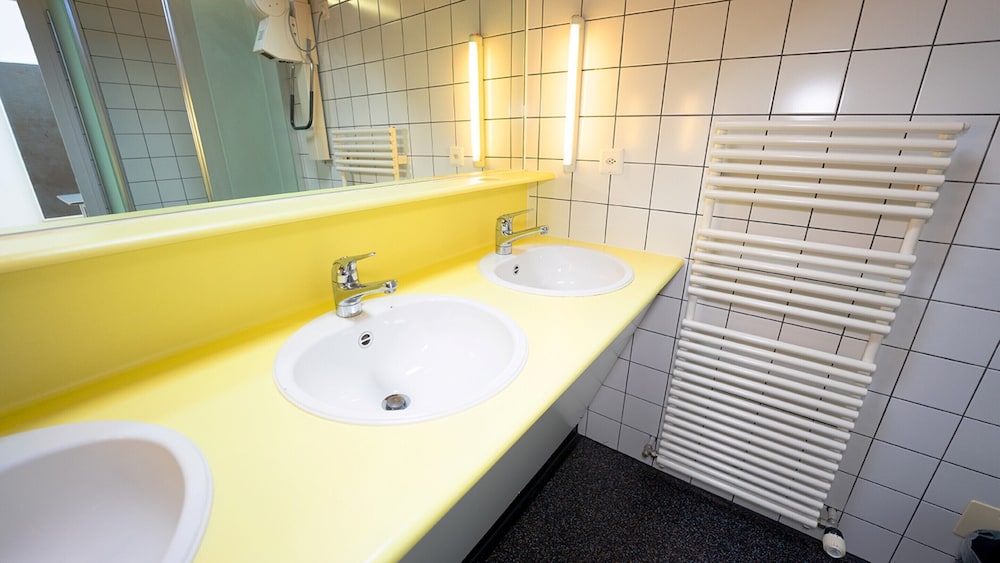 Shared Dormitory, Shared Bathroom (1 bed in a 10-bed dorm) photo 2