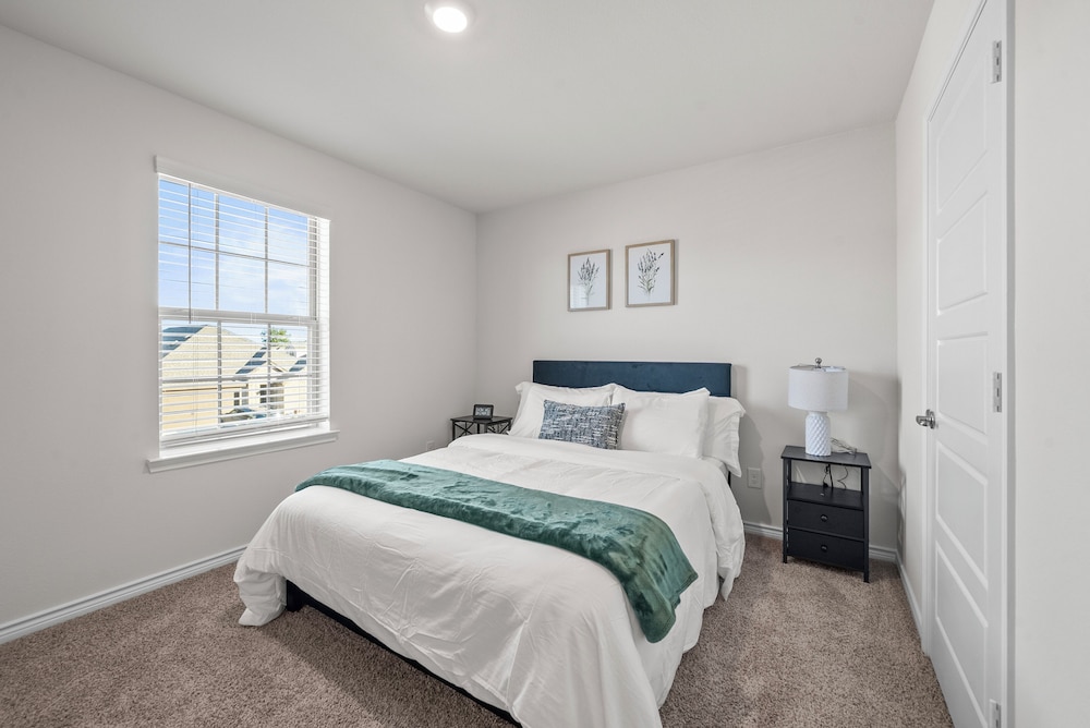 Luxurious 4-Bed Home in Aubrey TX, Billede 17