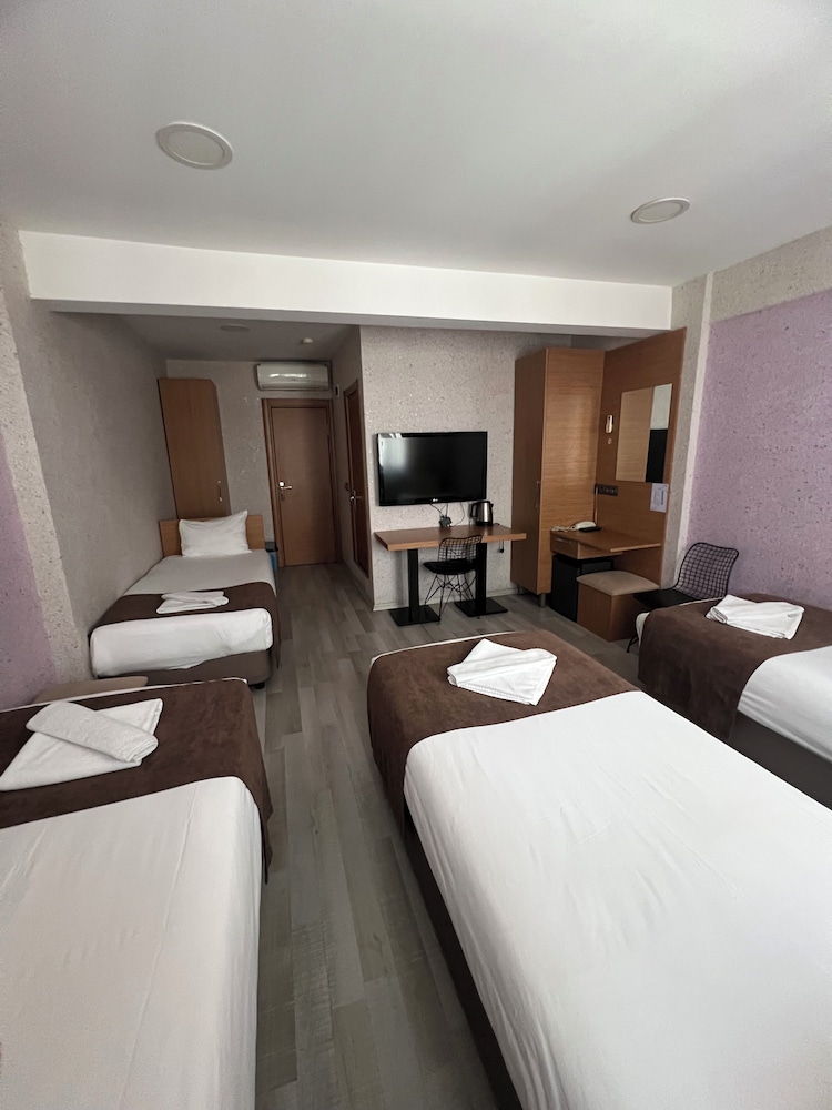 Basic Triple Room photo 2