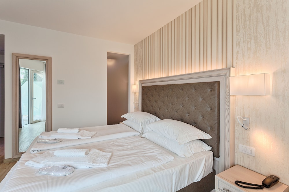 Comfort Double or Twin Room, Balcony, Lake View - Photo 4