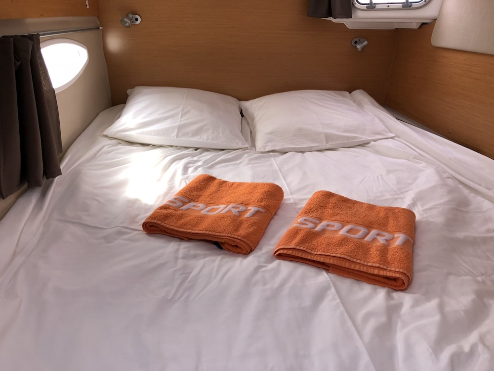 Basic Cabin, 2 Bedrooms (Catamaran 8personnes St Tropez)