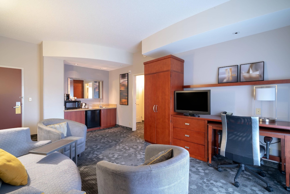 Suite, 1 Bedroom (Mobility Accessible, Roll-In Shower) photo 1