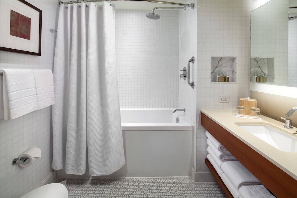 Room, 2 Double Beds, Oceanfront (Tower, Newly Renovated) - Photo 4