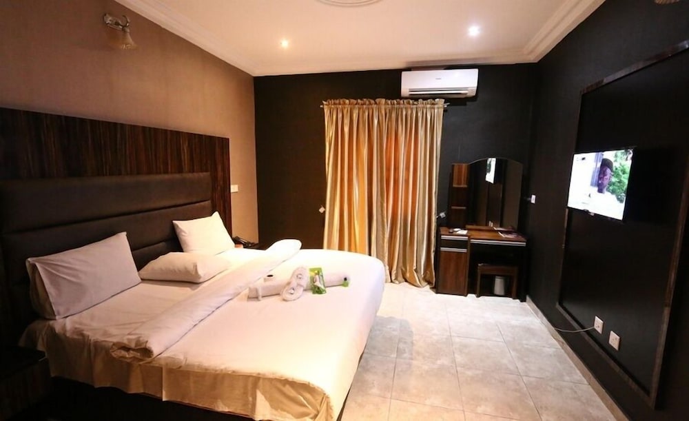 Deluxe Room, Balcony, City View photo 3