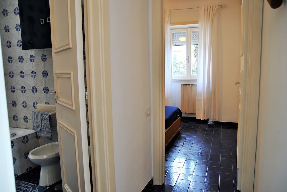 House, 2 Bedrooms, Smoking, Balcony photo 1